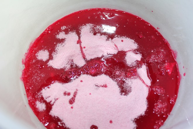 Step 1. Mix the meringue mix with water.